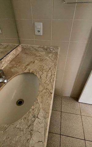 Casa de condomínio para alugar com 180m², 3 quartos e 2 vagas Casa de condomínio para alugar com 180m², 3 quartos e 2 vagasBanheiro da Suíte 1