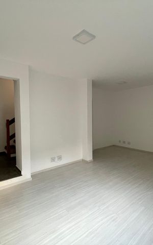 Casa de condomínio para alugar com 180m², 3 quartos e 2 vagas Casa de condomínio para alugar com 180m², 3 quartos e 2 vagasSala de Jogos