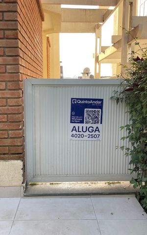 Casa de condomínio para alugar com 180m², 3 quartos e 2 vagas Casa de condomínio para alugar com 180m², 3 quartos e 2 vagasFachada