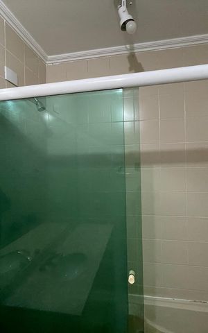 Casa de condomínio para alugar com 180m², 3 quartos e 2 vagas Casa de condomínio para alugar com 180m², 3 quartos e 2 vagasBanheiro da Suíte 1