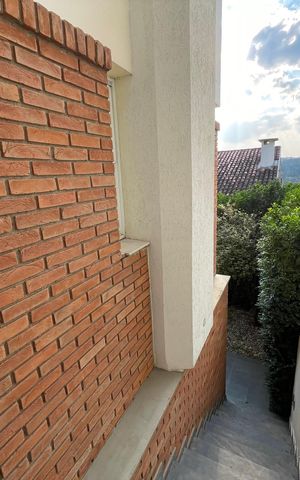 Casa de condomínio para alugar com 180m², 3 quartos e 2 vagas Casa de condomínio para alugar com 180m², 3 quartos e 2 vagasFachada
