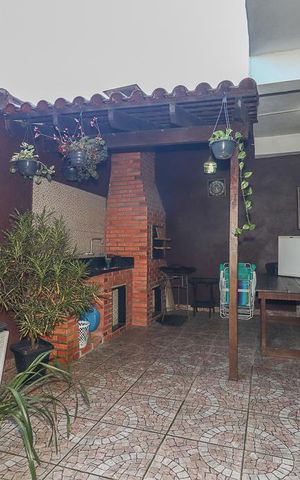 Casa à venda com 150m², 4 quartos e 1 vagaChurrasqueira / Fundos