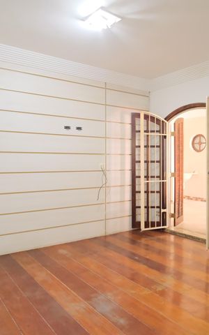 Casa à venda com 300m², 8 quartos e 9 vagasSuíte 2