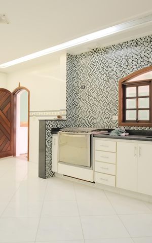 Casa à venda com 300m², 8 quartos e 9 vagasCozinha