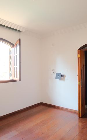Casa à venda com 300m², 8 quartos e 9 vagasSuíte 5