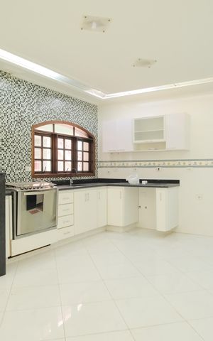 Casa à venda com 300m², 8 quartos e 9 vagasCozinha