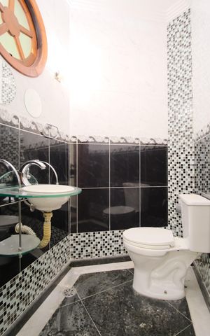 Casa à venda com 300m², 8 quartos e 9 vagasBanheiro da Suíte 1