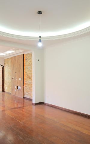 Casa à venda com 300m², 8 quartos e 9 vagasSala de jantar