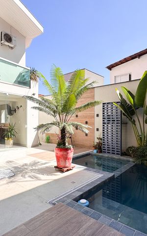 Casa à venda com 340m², 3 quartos e 4 vagas Casa à venda com 340m², 3 quartos e 4 vagasPiscina