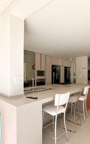Casa à venda com 340m², 3 quartos e 4 vagas Casa à venda com 340m², 3 quartos e 4 vagasCozinha