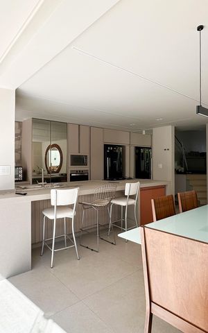 Casa à venda com 340m², 3 quartos e 4 vagas Casa à venda com 340m², 3 quartos e 4 vagasCopa