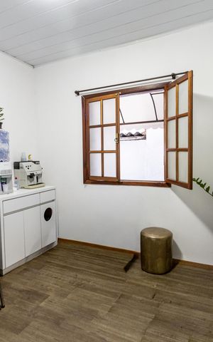 Casa à venda com 165m², 3 quartos e 1 vaga Casa à venda com 165m², 3 quartos e 1 vagaSala