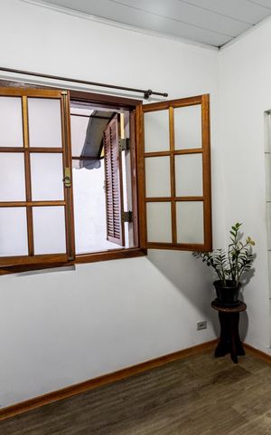 Casa à venda com 165m², 3 quartos e 1 vaga Casa à venda com 165m², 3 quartos e 1 vagaSala