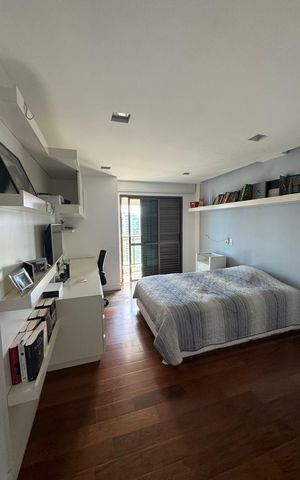 Apartamento à venda com 600m², 5 quartos e 5 vagas Apartamento à venda com 600m², 5 quartos e 5 vagasQuarto 1