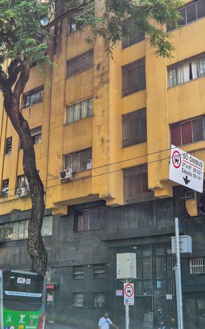Studio à venda com 40m², 1 quarto e sem vaga Studio à venda com 40m², 1 quarto e sem vagaFachada do Prédio com a Placa