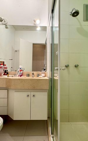 Apartamento à venda com 85m², 2 quartos e 1 vaga Apartamento à venda com 85m², 2 quartos e 1 vagaBanheiro da suíte