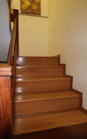 Casa à venda com 182m², 3 quartos e 2 vagasEscada