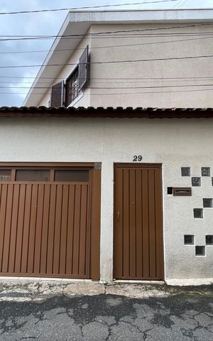 Casa à venda com 175m², 3 quartos e 3 vagas Casa à venda com 175m², 3 quartos e 3 vagasFachada