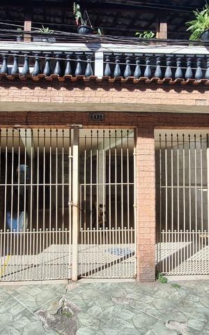 Casa para alugar com 36m², 1 quarto e 1 vaga Casa para alugar com 36m², 1 quarto e 1 vagaFachada