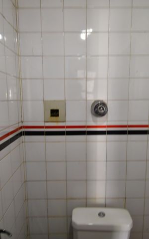 Casa de condomínio à venda com 850m², 4 quartos e 6 vagasBanheiro de serviço