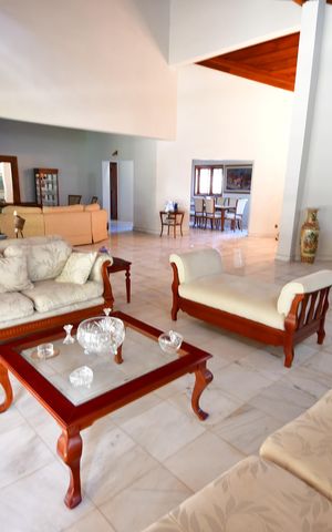 Casa de condomínio à venda com 850m², 4 quartos e 6 vagasSala