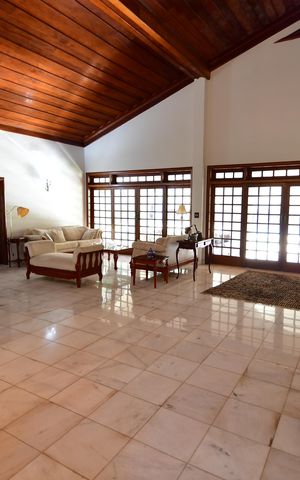 Casa de condomínio à venda com 850m², 4 quartos e 6 vagasSala