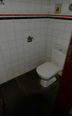 Casa de condomínio à venda com 850m², 4 quartos e 6 vagasBanheiro de serviço