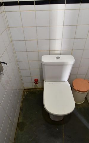 Casa de condomínio à venda com 850m², 4 quartos e 6 vagasBanheiro de serviço