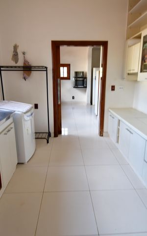 Casa de condomínio à venda com 850m², 4 quartos e 6 vagasÁrea de Serviço
