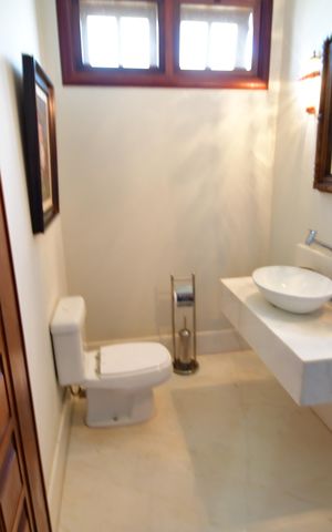 Casa de condomínio à venda com 850m², 4 quartos e 6 vagasLavabo