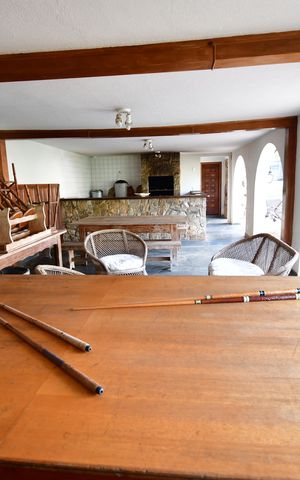 Casa de condomínio à venda com 850m², 4 quartos e 6 vagasVaranda gourmet