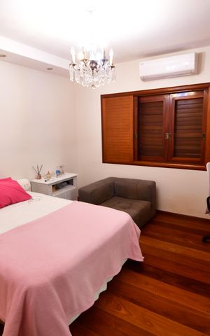 Casa de condomínio à venda com 850m², 4 quartos e 6 vagasSuíte