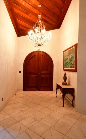 Casa de condomínio à venda com 850m², 4 quartos e 6 vagasHall de entrada