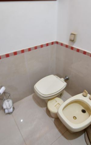 Casa de condomínio à venda com 850m², 4 quartos e 6 vagasBanheiro Suíte 2
