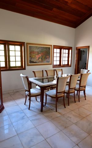 Casa de condomínio à venda com 850m², 4 quartos e 6 vagasSala