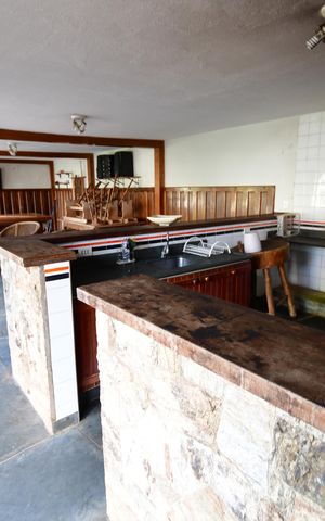 Casa de condomínio à venda com 850m², 4 quartos e 6 vagasVaranda gourmet