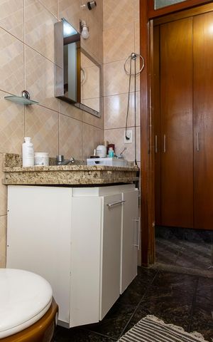 Casa à venda com 300m², 4 quartos e 3 vagas Casa à venda com 300m², 4 quartos e 3 vagasBanheiro Social