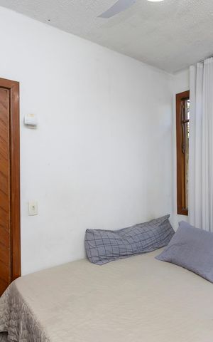 Casa à venda com 300m², 4 quartos e 3 vagas Casa à venda com 300m², 4 quartos e 3 vagasSuíte