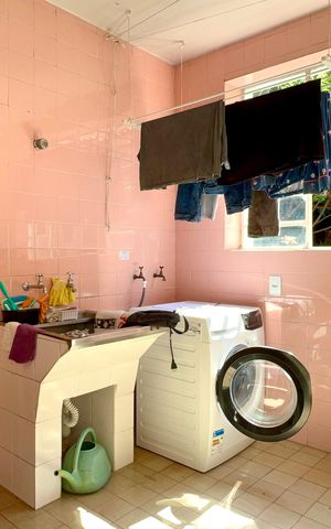 Casa à venda com 400m², 4 quartos e 2 vagas Casa à venda com 400m², 4 quartos e 2 vagasÁrea de Serviço
