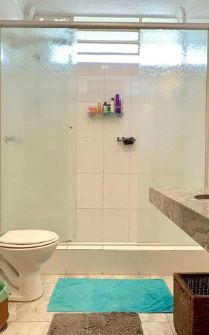 Casa à venda com 400m², 4 quartos e 2 vagas Casa à venda com 400m², 4 quartos e 2 vagasBanheiro da Suíte