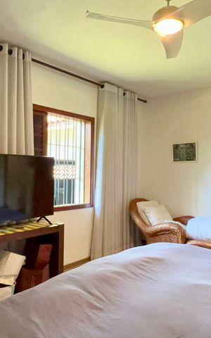 Casa à venda com 400m², 4 quartos e 2 vagas Casa à venda com 400m², 4 quartos e 2 vagasSuite