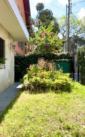 Casa à venda com 400m², 4 quartos e 2 vagas Casa à venda com 400m², 4 quartos e 2 vagasÁrea comum