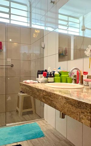 Casa à venda com 400m², 4 quartos e 2 vagas Casa à venda com 400m², 4 quartos e 2 vagasBanheiro Social