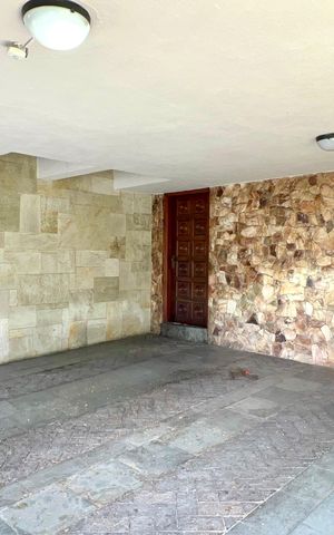 Casa à venda com 400m², 4 quartos e 2 vagas Casa à venda com 400m², 4 quartos e 2 vagasGaragem