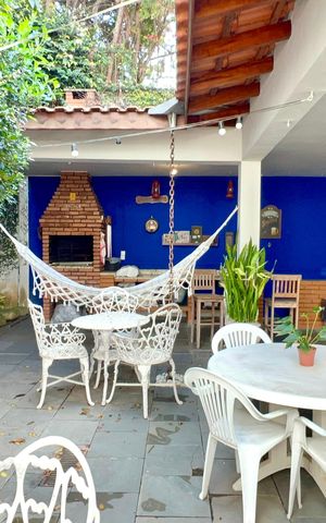 Casa à venda com 400m², 4 quartos e 2 vagas Casa à venda com 400m², 4 quartos e 2 vagasÁrea comum