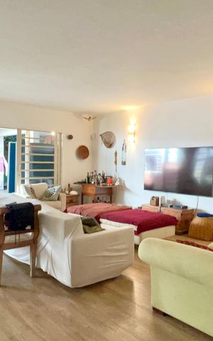 Casa à venda com 400m², 4 quartos e 2 vagas Casa à venda com 400m², 4 quartos e 2 vagasSala