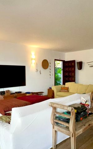Casa à venda com 400m², 4 quartos e 2 vagas Casa à venda com 400m², 4 quartos e 2 vagasSala