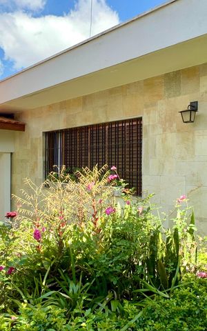 Casa à venda com 400m², 4 quartos e 2 vagas Casa à venda com 400m², 4 quartos e 2 vagasÁrea comum