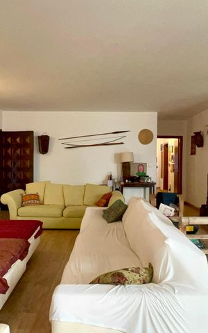Casa à venda com 400m², 4 quartos e 2 vagas Casa à venda com 400m², 4 quartos e 2 vagasSala