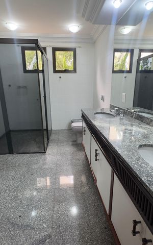 Apartamento para alugar com 424m², 5 quartos e 4 vagas Apartamento para alugar com 424m², 5 quartos e 4 vagasBanheiro da Suíte